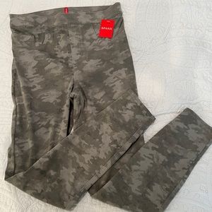NWT SPANX Jean-ish Ankle Leggings Stone Wash Camo Medium NEW